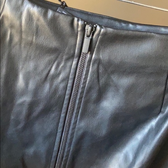 Halogen Faux Leather Zipper Back Midi Skirt Size 12 - Picture 5 of 7